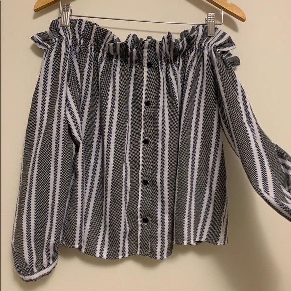 CAMEO ROSE  plus size cold shoulder stripe blouse. - Picture 8 of 8